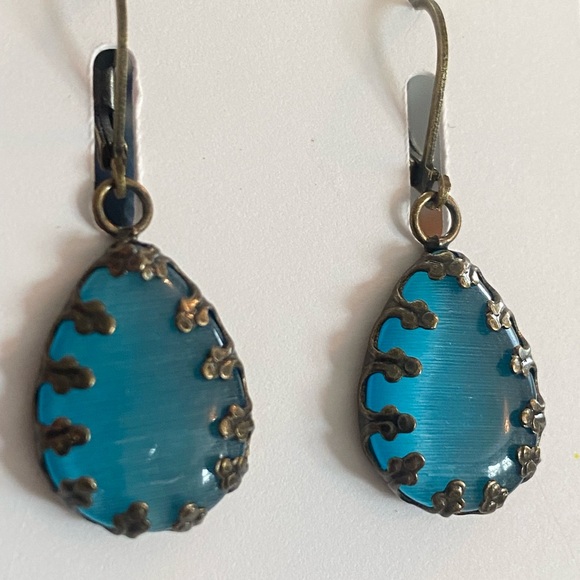 Cats eye smooth Blue Teardrop Earrings - Picture 1 of 5